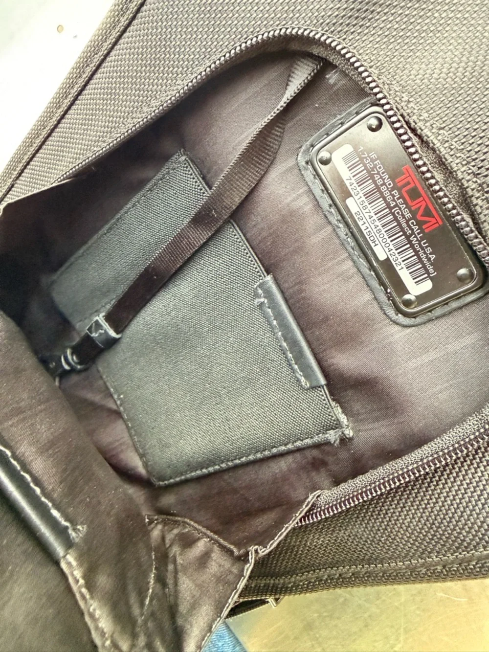 Tumi Black Crossbody Shoulder Bag iPad Messenger Bag